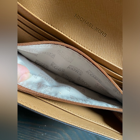 Mk Micheal Kors wallet - Picture 7 of 10